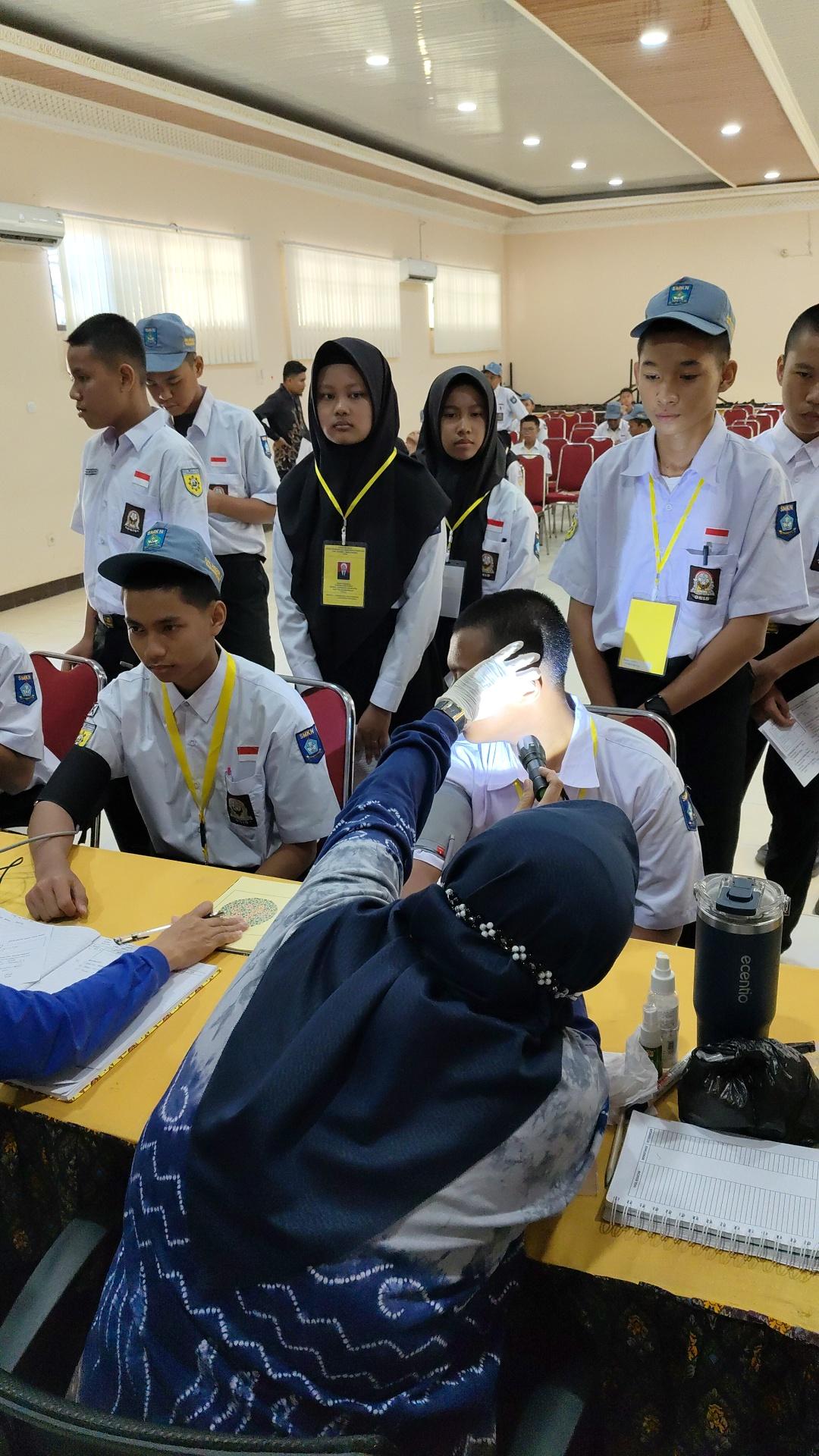 *PEMERIKSAAN KESEHATAN GRATIS UNTUK PESERTA DIDIK BARU SMKN 2 BANJARBARU*