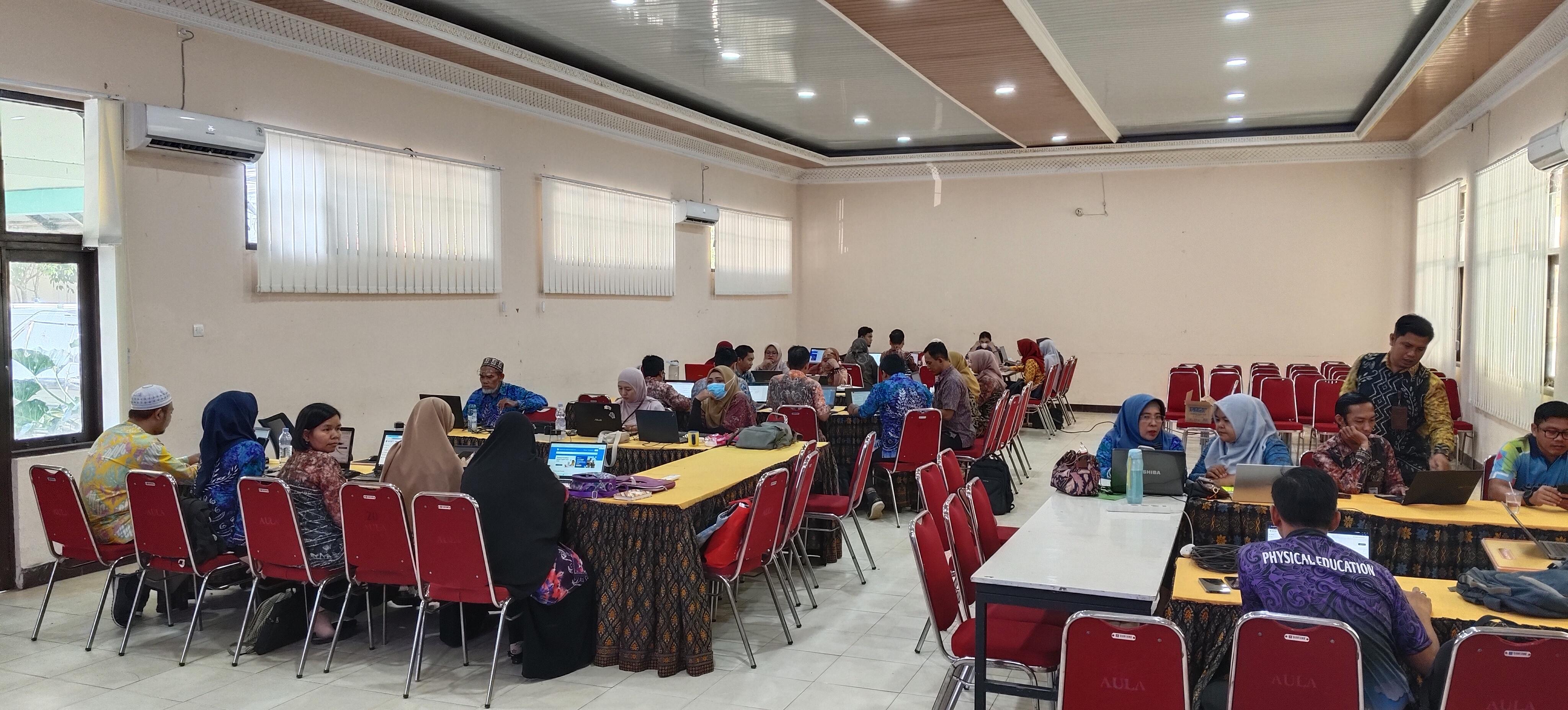 *Guru SMKN 2 Banjarbaru Ikuti Dialog Pengelolaan Kinerja Melalui Platform Ruang GTK*